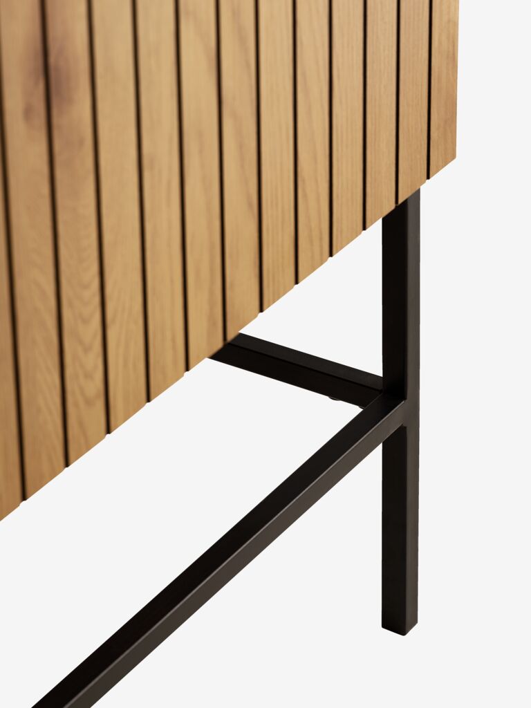 HEMDRUP Skänk HEMDRUP 2 dörrar varm ekfärgad