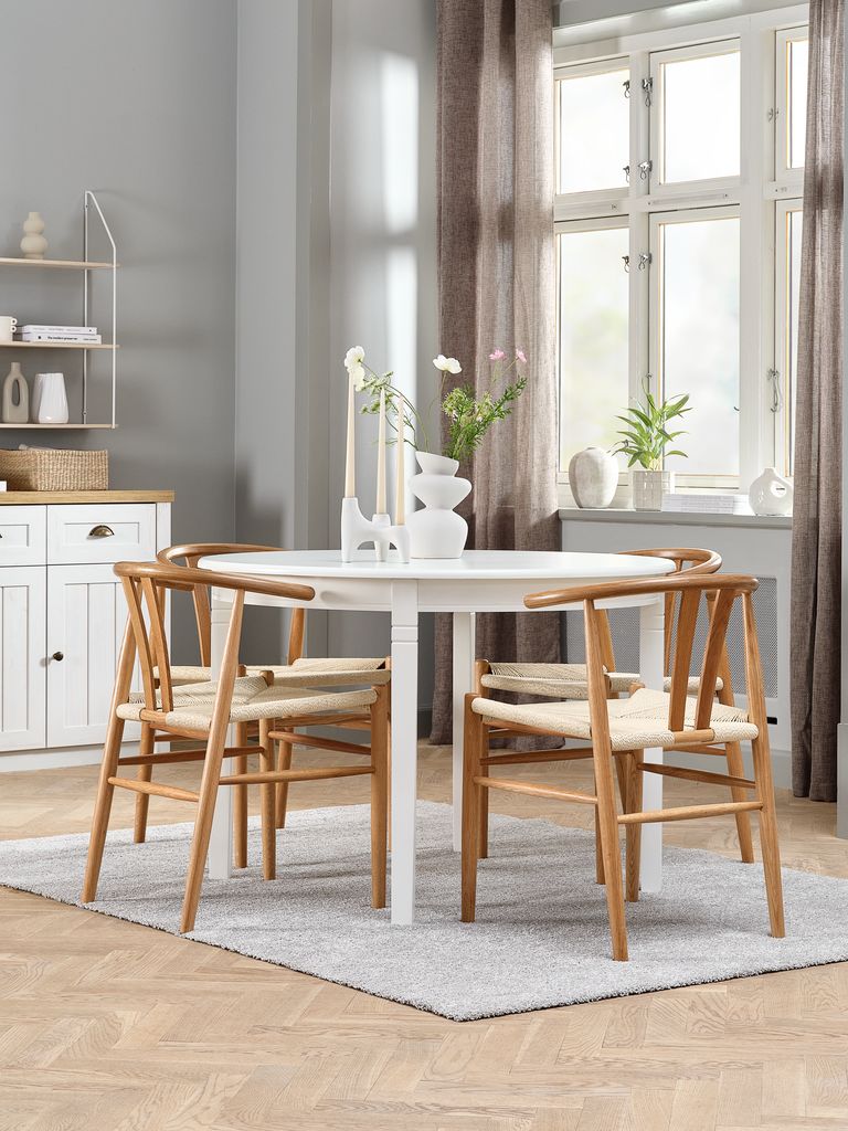 KIRKEBY + GUDERUP KIRKEBY Ø110 bord vit + 4 GUDERUP stol natur ek