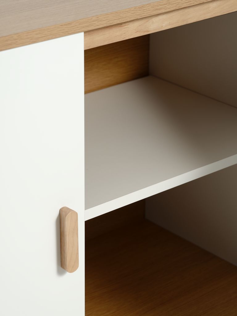 GAMTOFTE Skänk GAMTOFTE 3 dörrar varm ek/vit