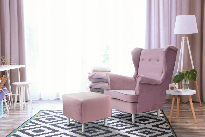 Fotel Uszak liliowy jasny róż aksamit urodziny
