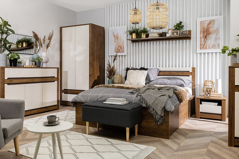 Komoda Ruso 149 cm z 3 drzwiami i 3 szufladami dąb april/perłowy połysk