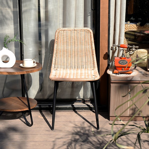 Zestaw 4 krzeseł z metalu i włókien