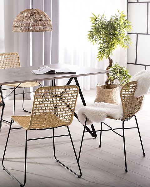 Zestaw 2 rattanowych krzeseł beżowy