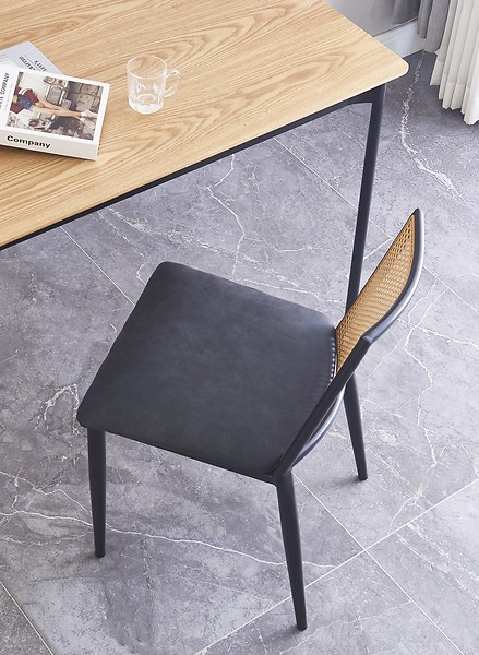 Zestaw 2 krzeseł metalowych z plecionką i skórą ekologiczną