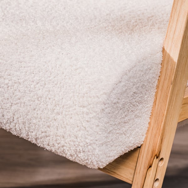 Fotel drewniany z żółtym aksamitem