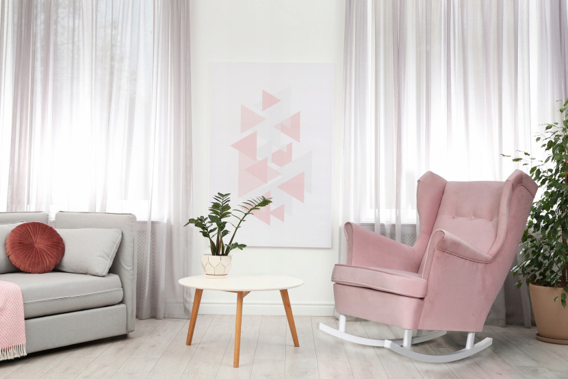 Fotel Uszak liliowy jasny róż aksamit urodziny