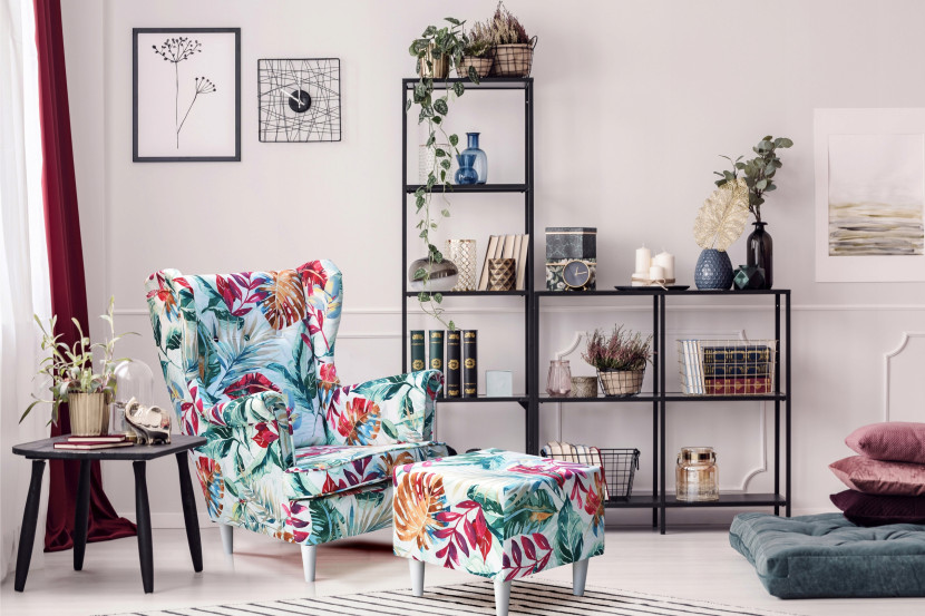 Fotel Uszak liliowy jasny róż aksamit urodziny