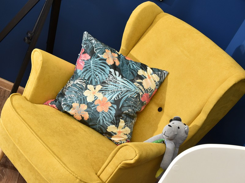 Fotel Malmo Żurawina Tkanina, Podstawa Orzech