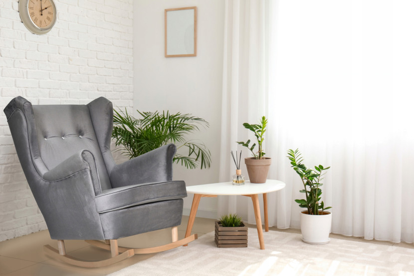 Fotel Uszak liliowy jasny róż aksamit urodziny