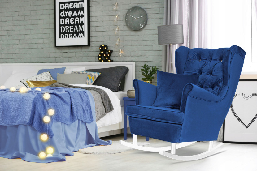 Fotel Uszak liliowy jasny róż aksamit urodziny