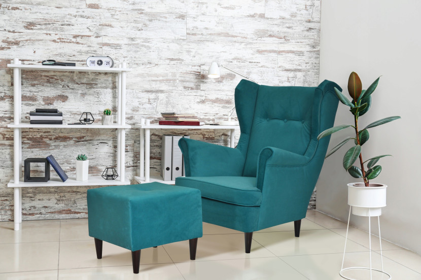 Fotel Uszak liliowy jasny róż aksamit urodziny