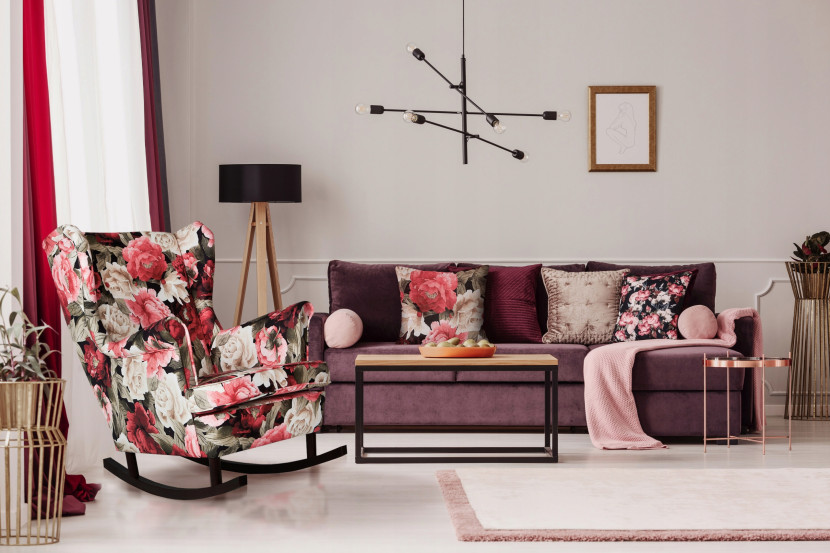 Fotel Uszak liliowy jasny róż aksamit urodziny