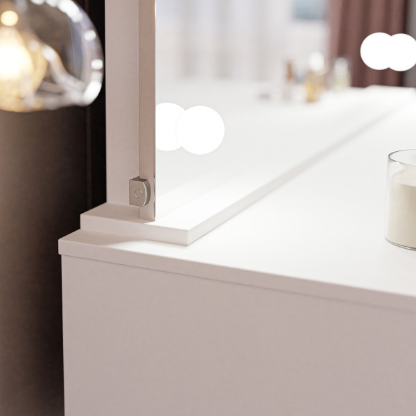 Toaletka z lustrem i szufladami