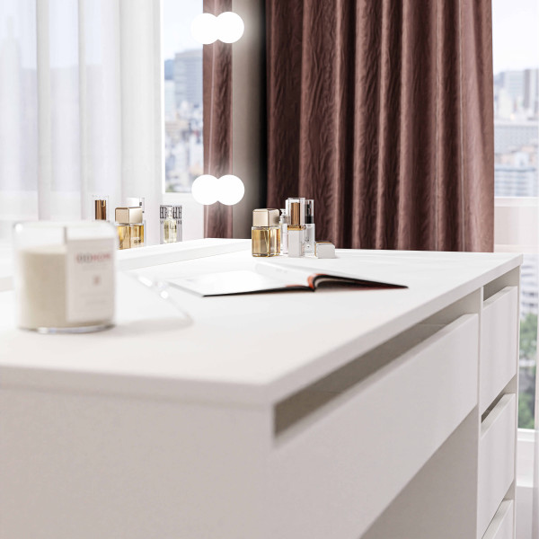 Toaletka z lustrem i szufladami