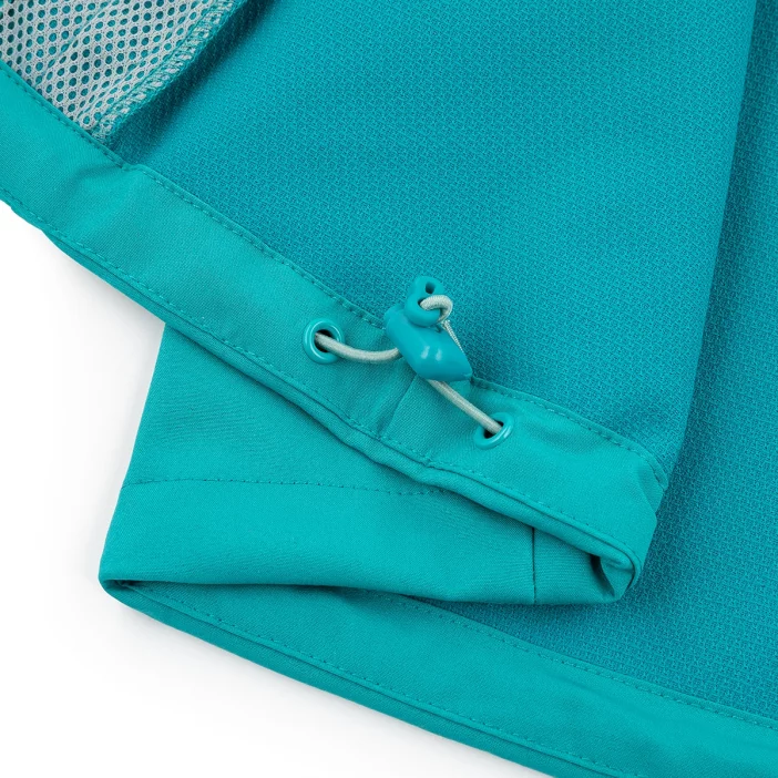 Ľahká a vetruodolná softshellová bunda.