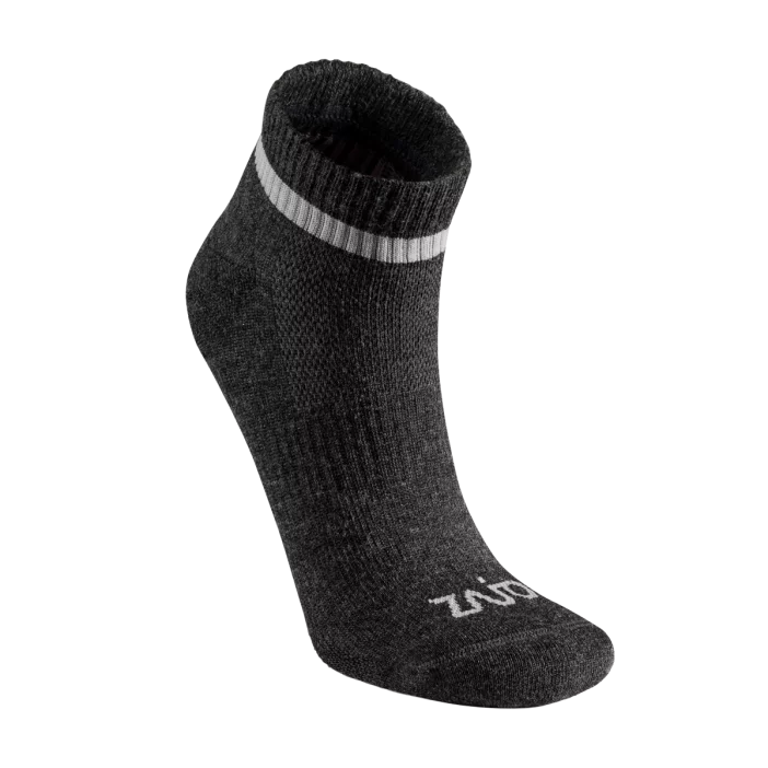 Stredne hrubé chladivé ponožky na turistiku aj každodenné nosenie.