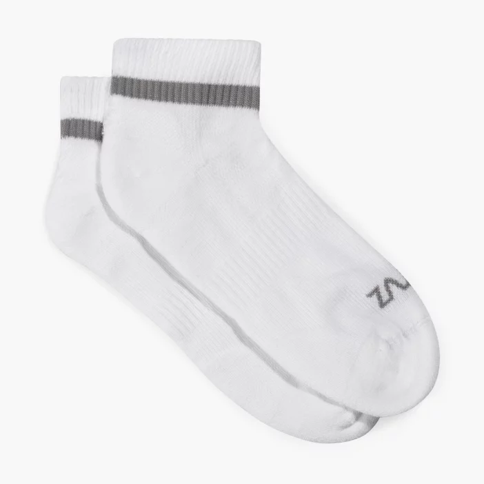 Stredne hrubé chladivé ponožky na turistiku aj každodenné nosenie.