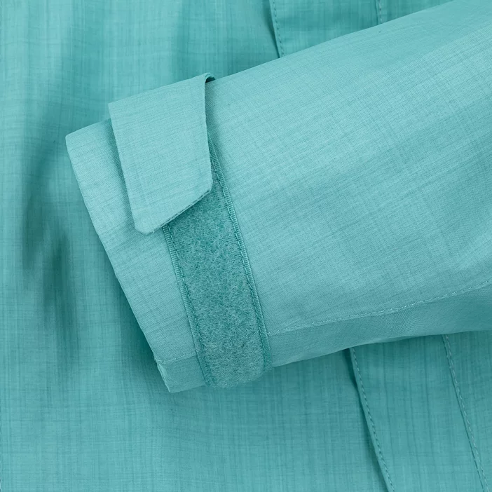 Nepremokavá bunda s priedušnými vlastnosťami.