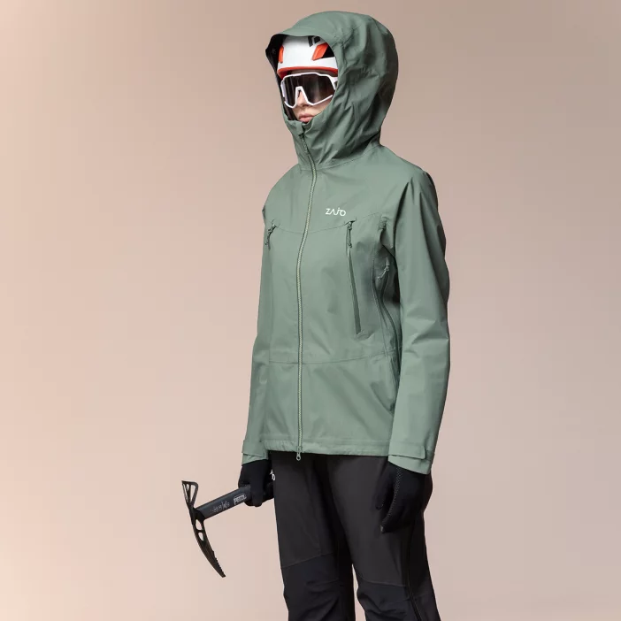 Nepremokavá hardshellová bunda s priedušnou membránou.