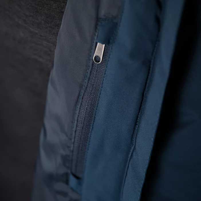 Zateplená a nepremokavá dámska parka.