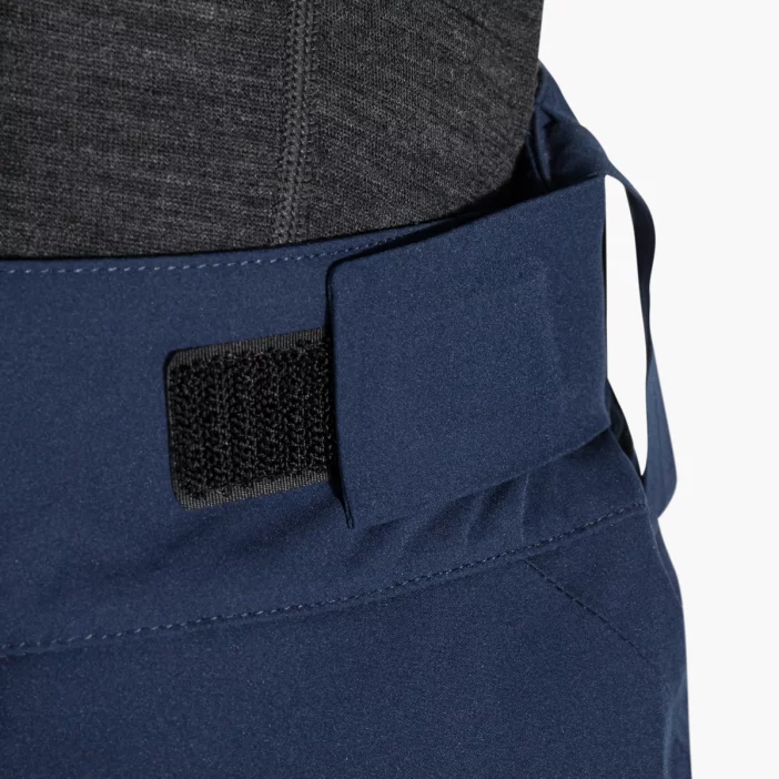 Odolné a nepremokavé lyžiarske nohavice.