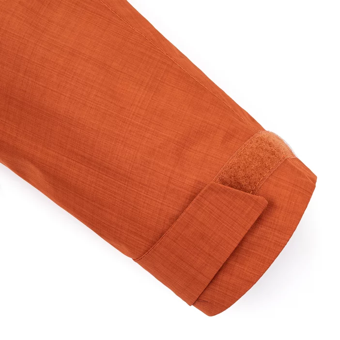 Nepremokavá bunda s priedušnými vlastnosťami