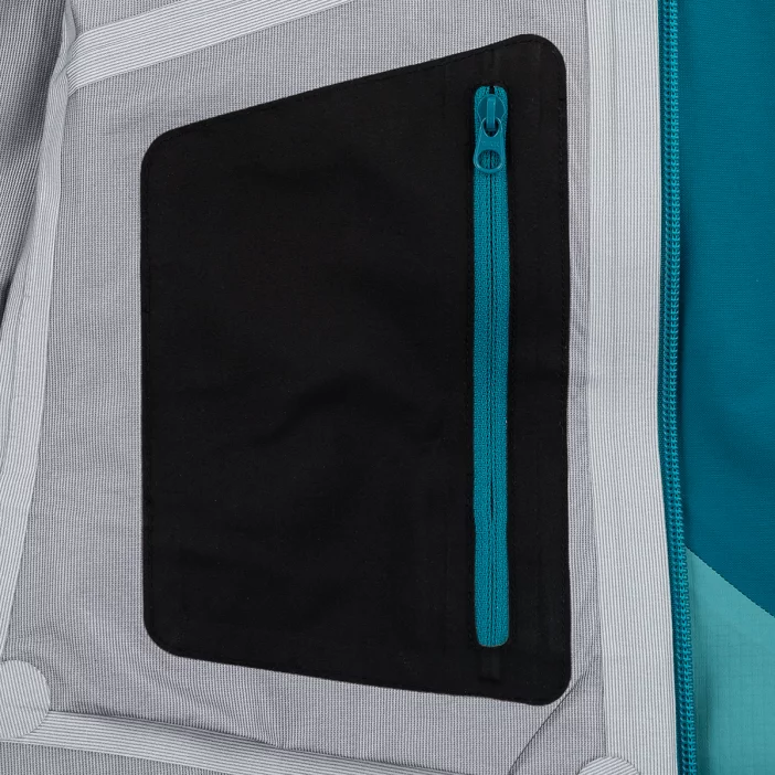 Nepremokavá hardshellová bunda s priedušnou membránou.