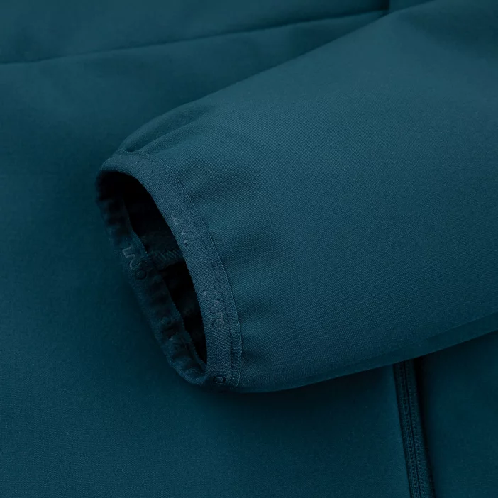 Ľahká a vetruodolná softshellová bunda.