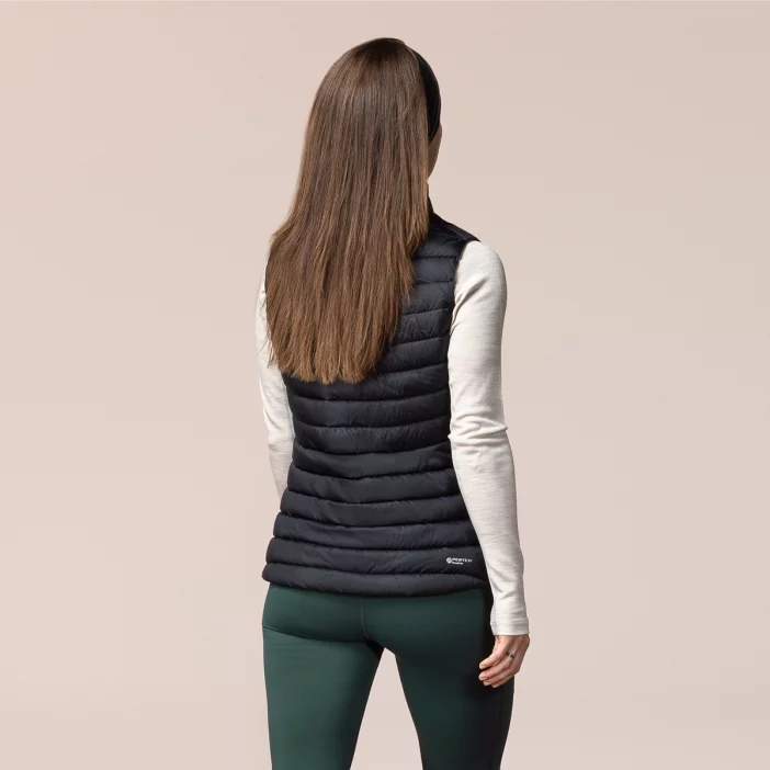 Ľahká zimná vesta s páperovou výplňou.