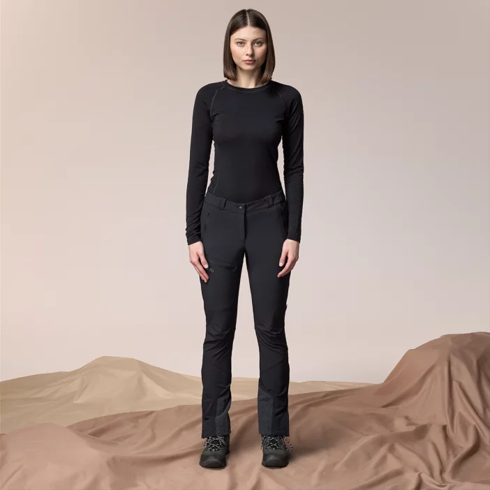 Ľahké a odolné softshellové turistické nohavice