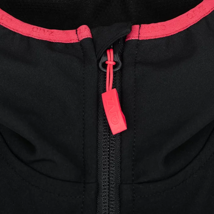 Ľahká a vetruodolná softshellová bunda.