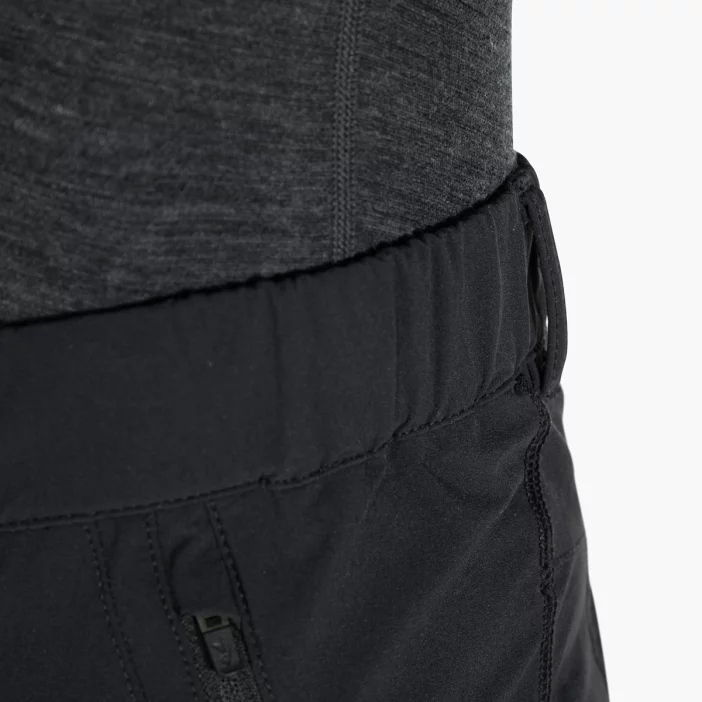 Odolné softshellové turistické nohavice.