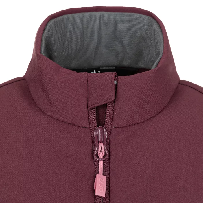 Ľahká a vetruodolná softshellová vesta