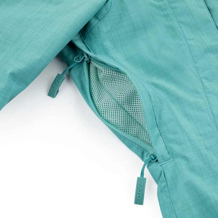 Nepremokavá bunda s priedušnými vlastnosťami