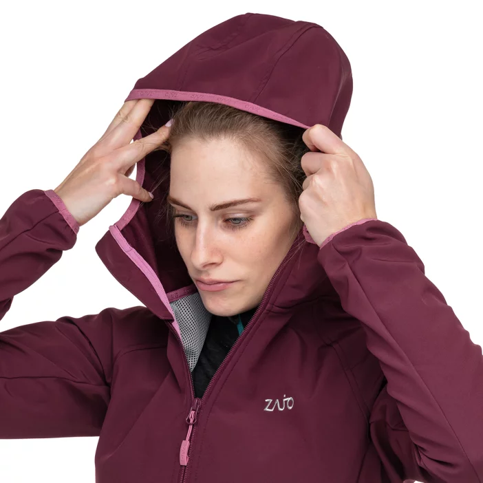 Ľahká a vetruodolná softshellová bunda.