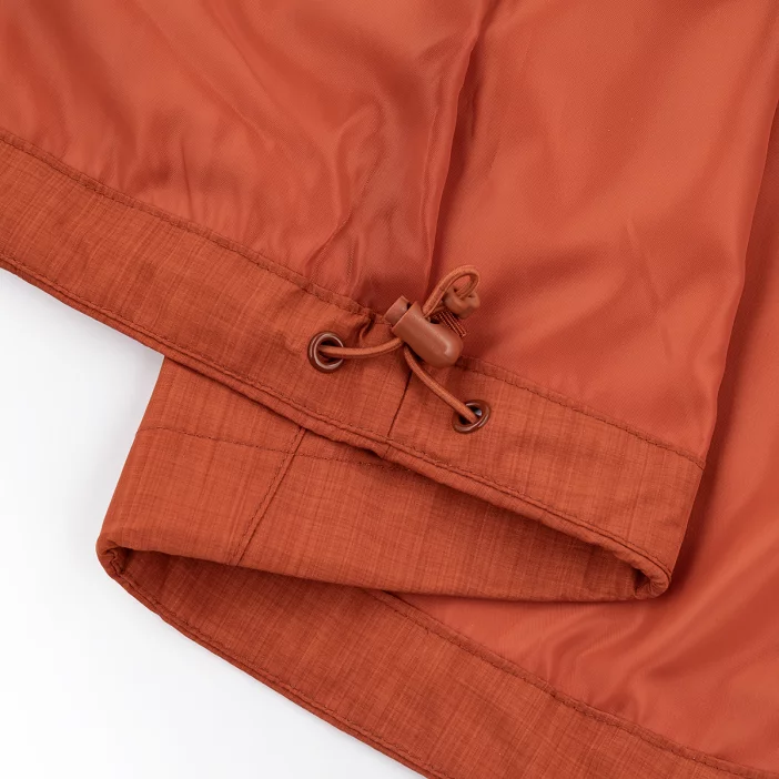 Nepremokavá bunda s priedušnými vlastnosťami.