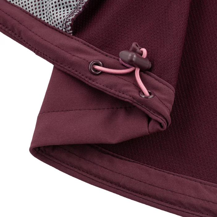 Ľahká a vetruodolná softshellová vesta