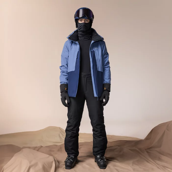 Odolná a nepremokavá lyžiarska bunda.