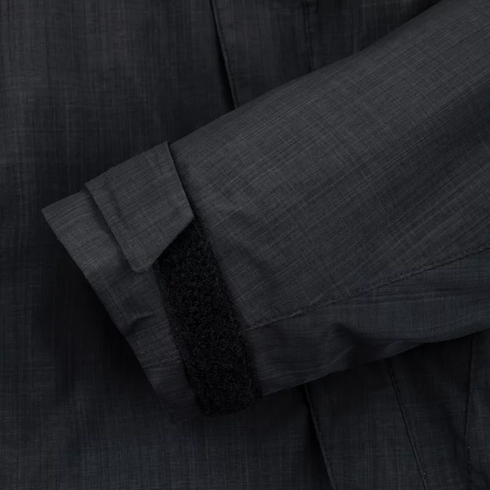 Nepremokavá bunda s priedušnými vlastnosťami.