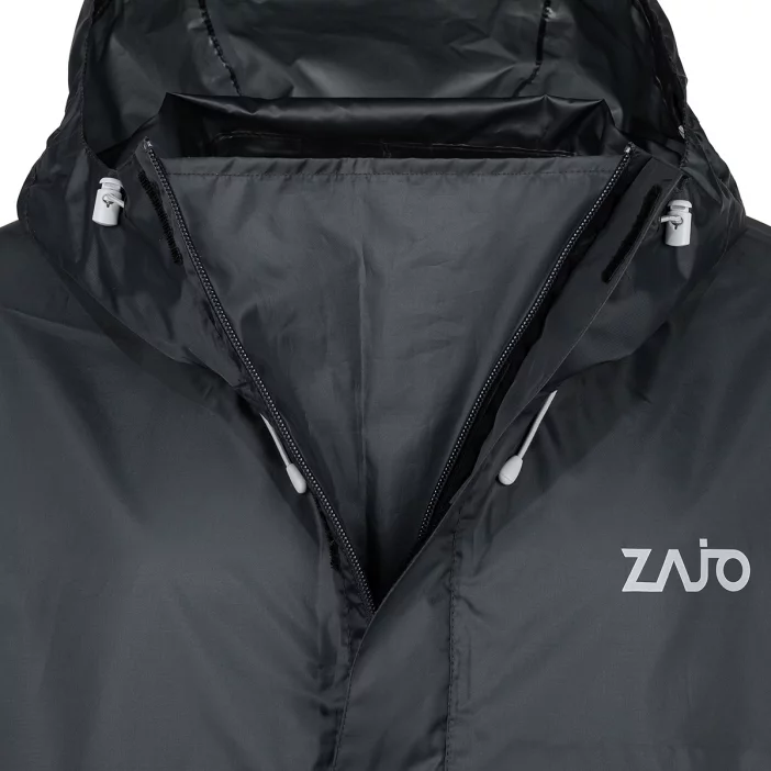 Ľahká a priestranná nepremokavá pláštenka.