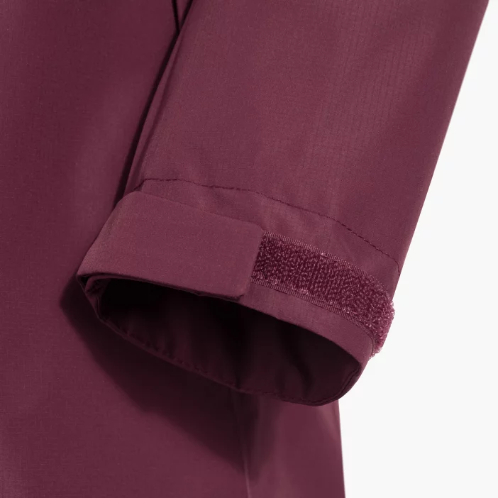 Ľahký a nepremokavý dámsky plášť.