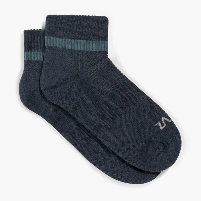 Stredne hrubé chladivé ponožky na turistiku aj každodenné nosenie.