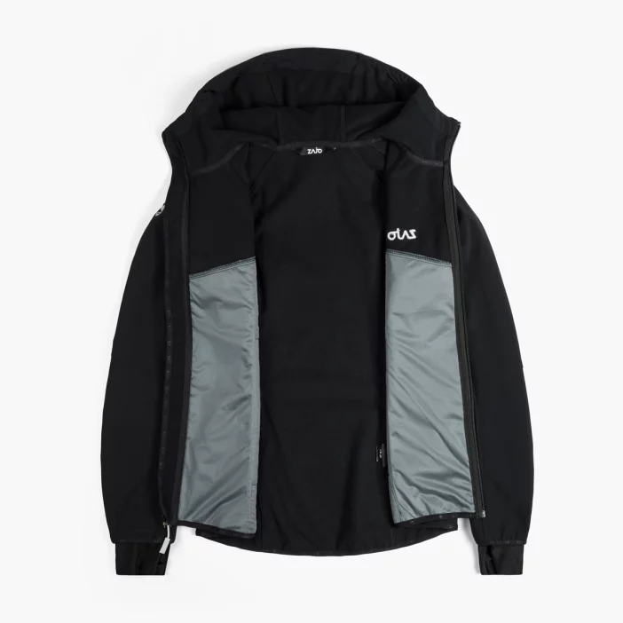 Zateplená a vetruodolná dámska softshellová bunda.