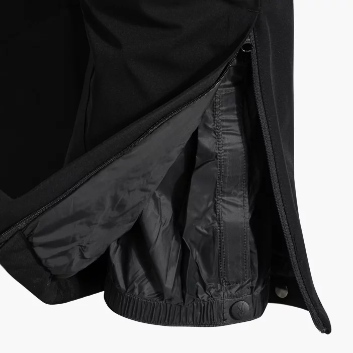 Odolné a nepremokavé lyžiarske nohavice.