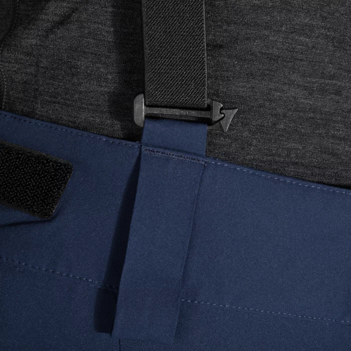 Odolné a nepremokavé lyžiarske nohavice.