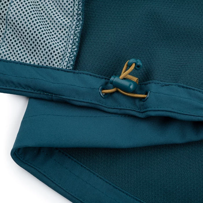 Ľahká a vetruodolná softshellová vesta.