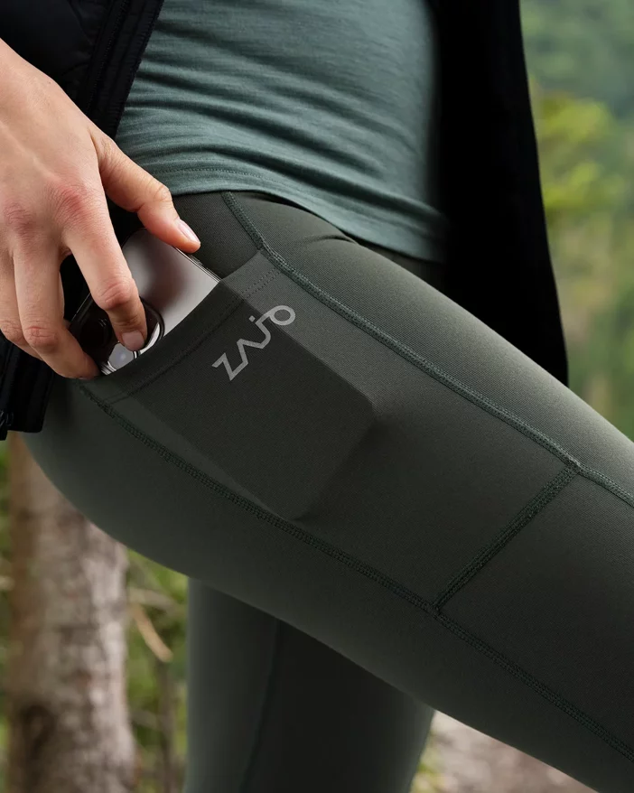 Zaži absolútnu slobodu v pohybe v odolných dámskych turistických legínach.