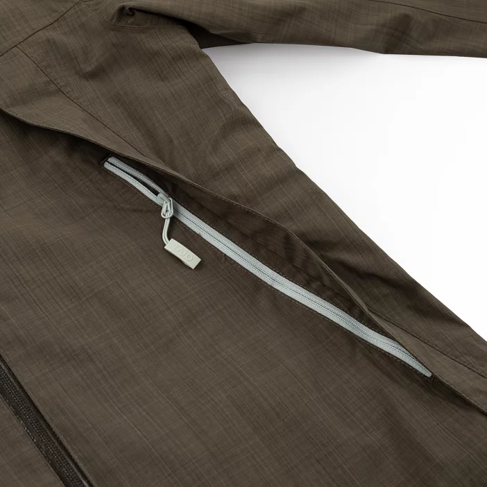 Nepremokavá bunda s priedušnými vlastnosťami.