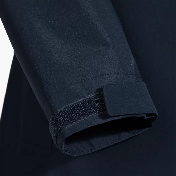 Ľahký a nepremokavý dámsky plášť.