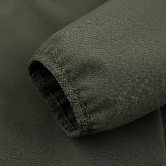 Ľahká a vetruodolná softshellová bunda.